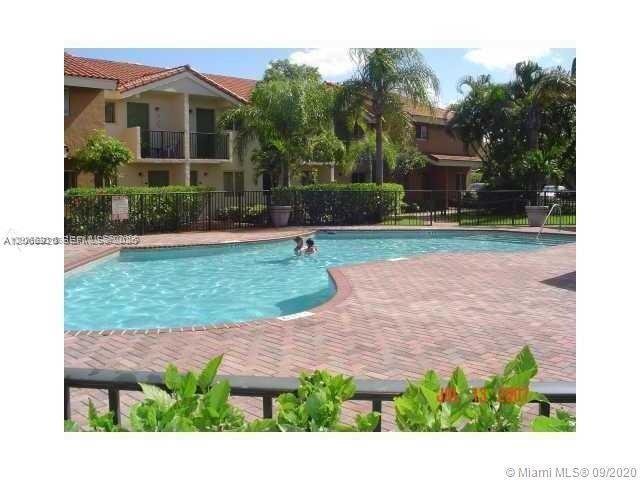 Foto del edificio - 560 NW 82nd Pl