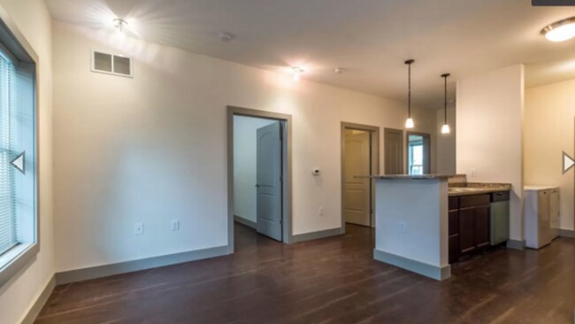 Building Photo - 631 N College Ave