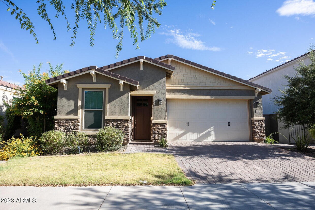 Primary Photo - 9907 E Tungsten Dr