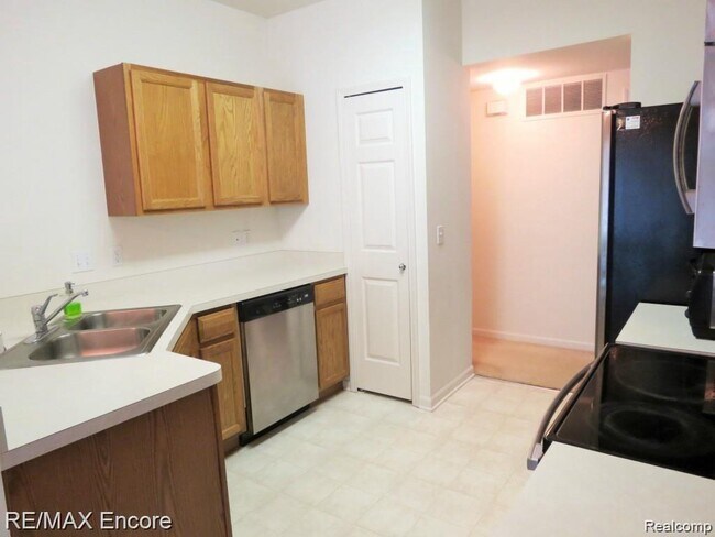 Building Photo - 510 Dockside Cir