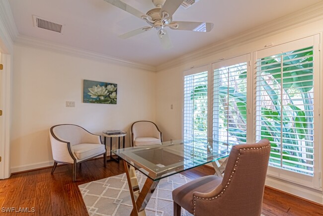 Foto del edificio - 2700 Treasure Ln