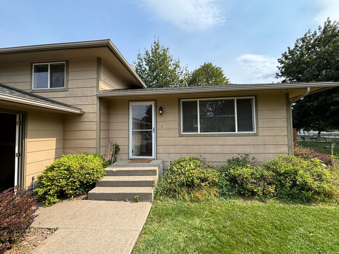 Primary Photo - Perrine Duplex