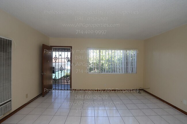Foto del edificio - 830 E Anaheim St