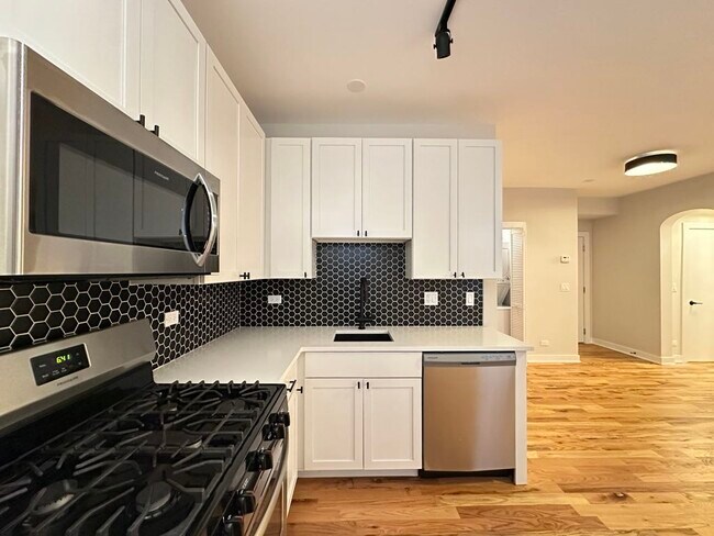 Foto del edificio - 643 W Wrightwood Ave