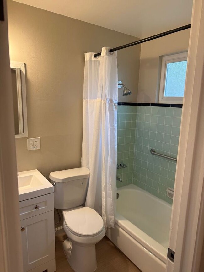 Building Photo - Great 1 Bedroom 1 Bath