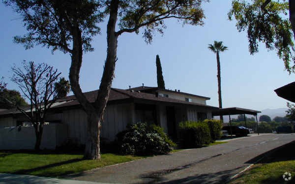 Building Photo - 2658 Phipps Ave