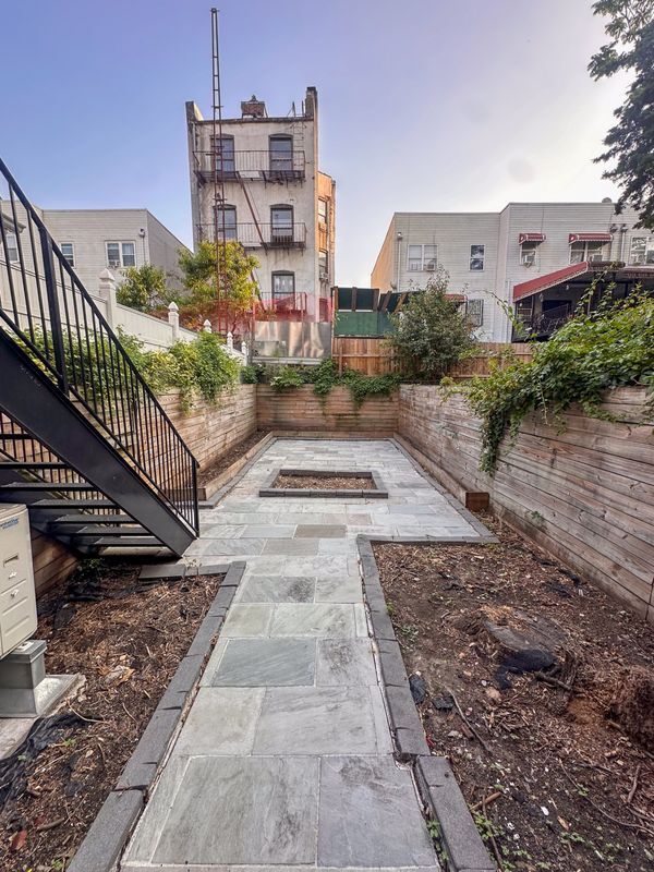 Building Photo - 526 E 148th St