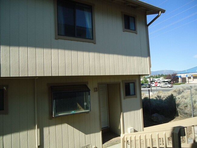 Building Photo - Townhouse in NW Reno