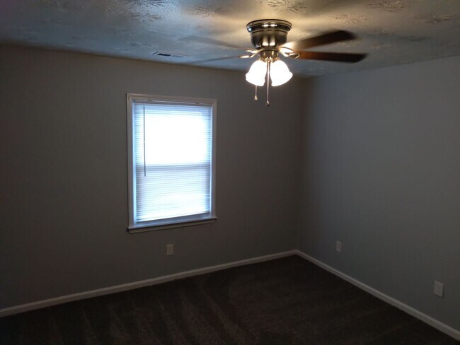 Building Photo - 27 Mustang Court Apt A - Downstairs-