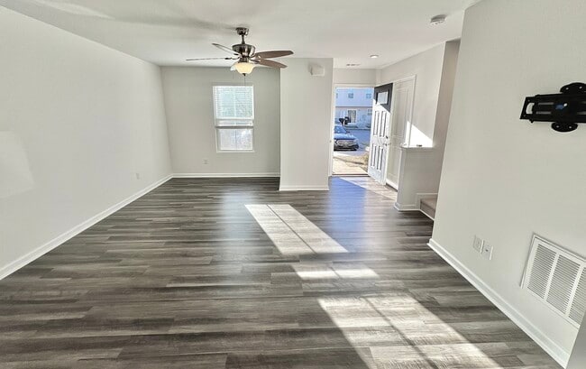 Building Photo - 2103 Portway Alley