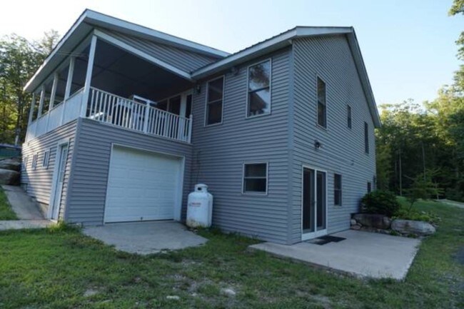Building Photo - 340 NY-211
