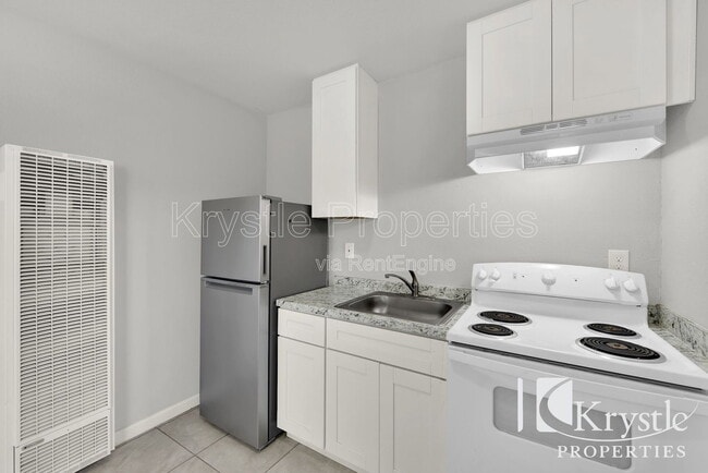 Building Photo - 714 Gateway Dr