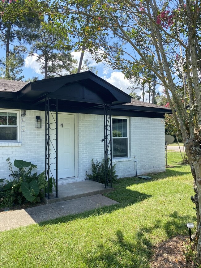 Building Photo - 18272 Sidney Ave