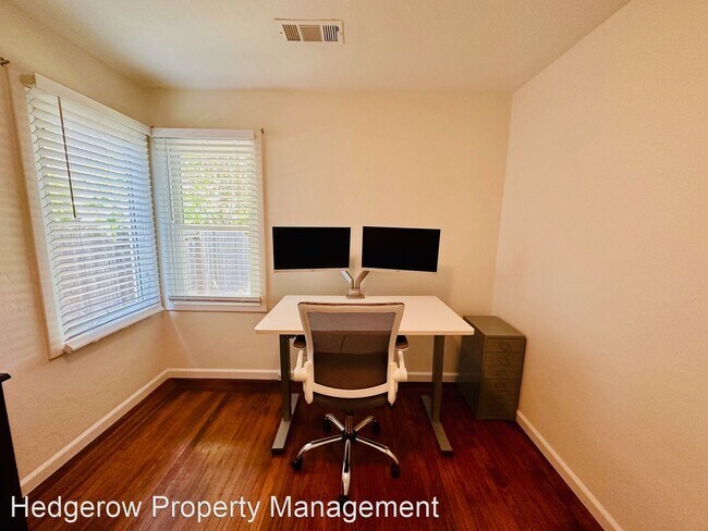 Building Photo - 2 br, 1 bath House - 238 S Montgomery