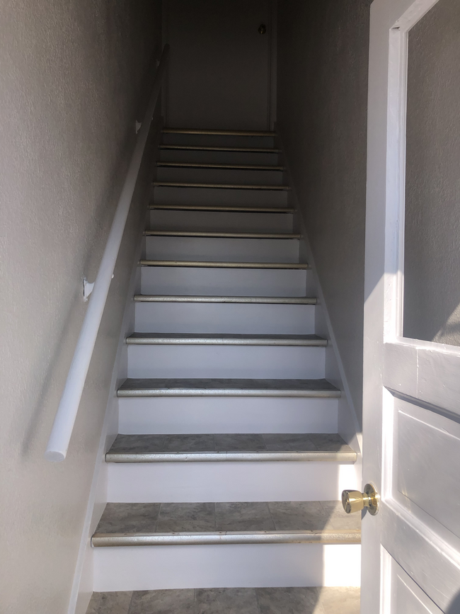 Private Side Entrance to Upstairs - 1510 Waverly Plz
