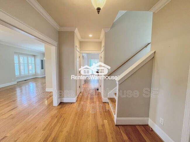 Foto del edificio - 2310 Pretty Lake Ave