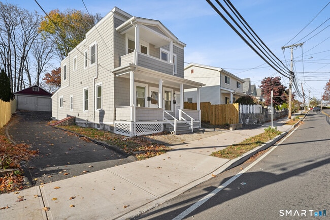 Building Photo - 21 Soundview Ave