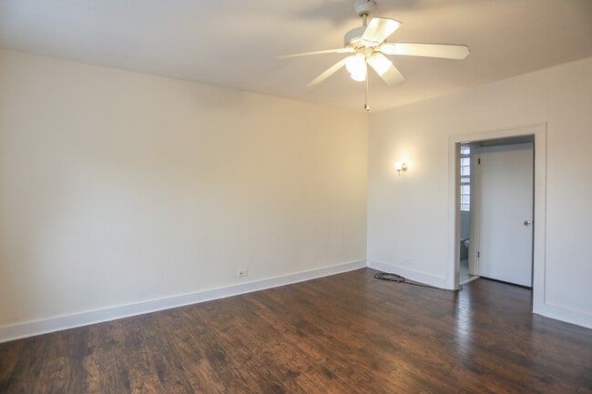 Building Photo - 6913 N Lakewood Ave