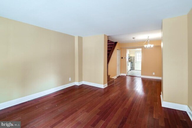 Building Photo - 826 S Mildred St