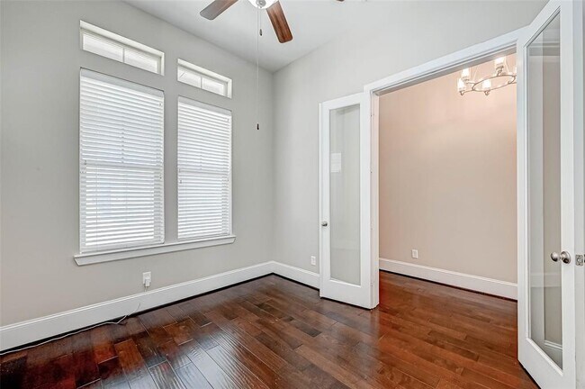 Building Photo - 6711 Saxton Manor St