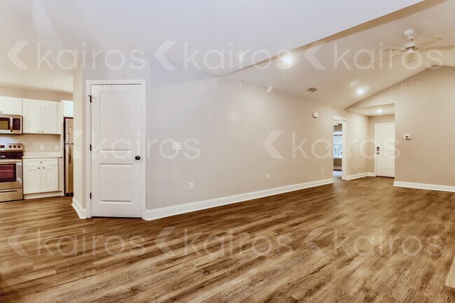 Foto del edificio - 155 Cottage Grove Rd