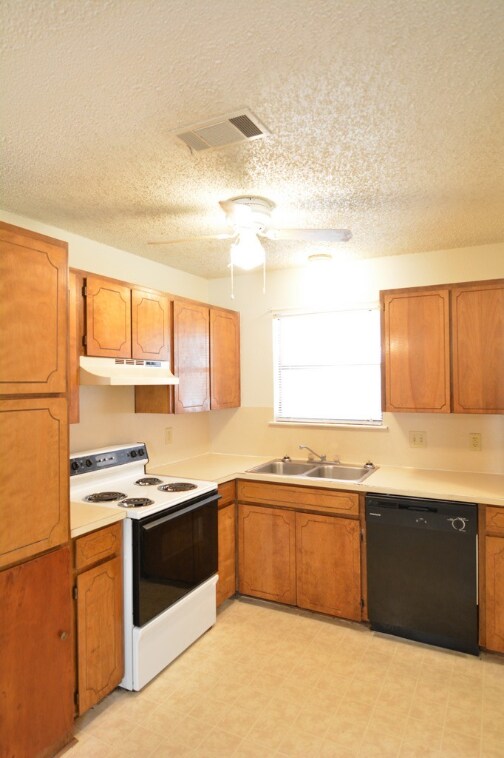 Building Photo - 1164 Lindsey Cir