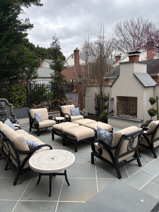 Foto del edificio - 4600 Kenmore Dr NW