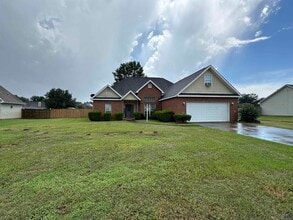 Building Photo - 225 Autumn Woods Dr