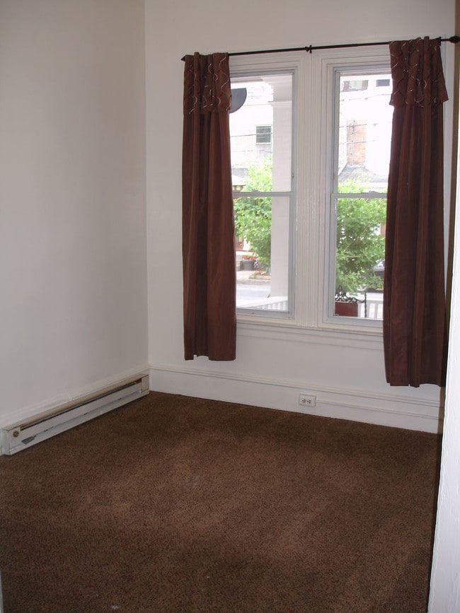 Building Photo - 313 W Lemon St