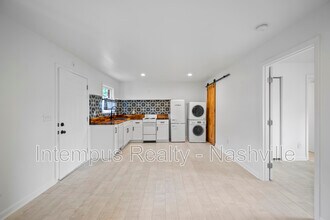 Building Photo - 910 Shelby Ave