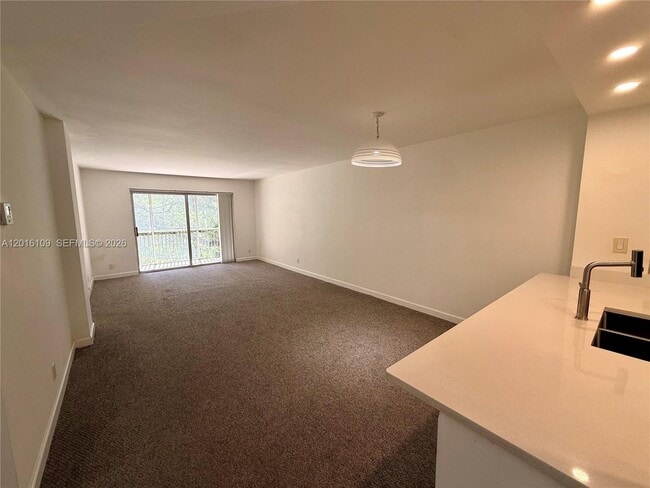 Building Photo - 1075 Riverside Dr