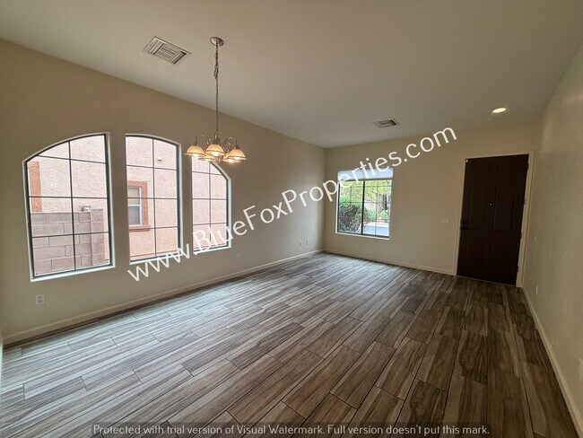 Foto del edificio - 12908 Westminster Dr