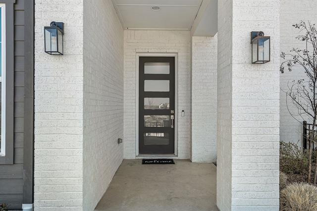 Foto del edificio - 2124 Village Walk Ln