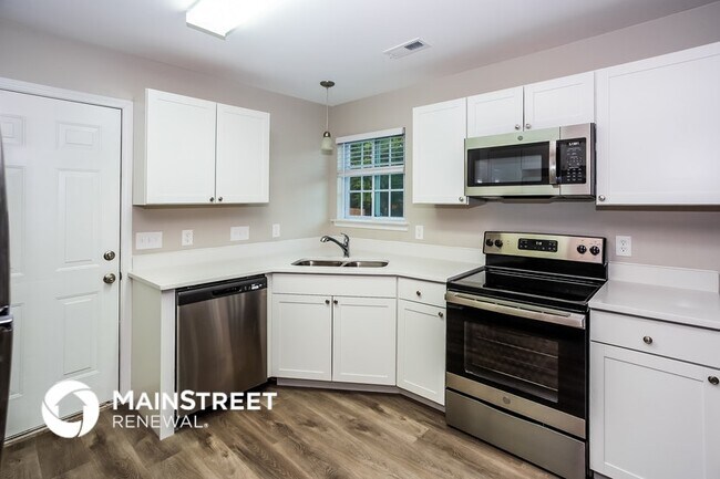 Foto del edificio - 3115 Hawick Commons Dr