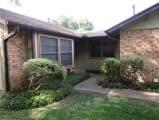 Building Photo - 9217 Singing Quail Dr