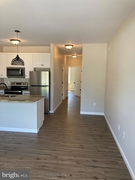 Foto del edificio - 376 E Main St