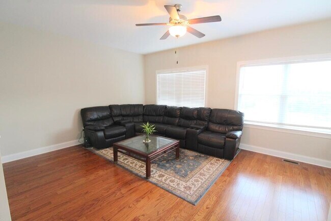 Building Photo - 382 Tanzanite Dr