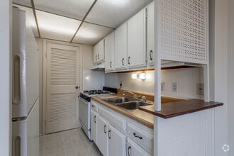 Interior Photo - Executive House