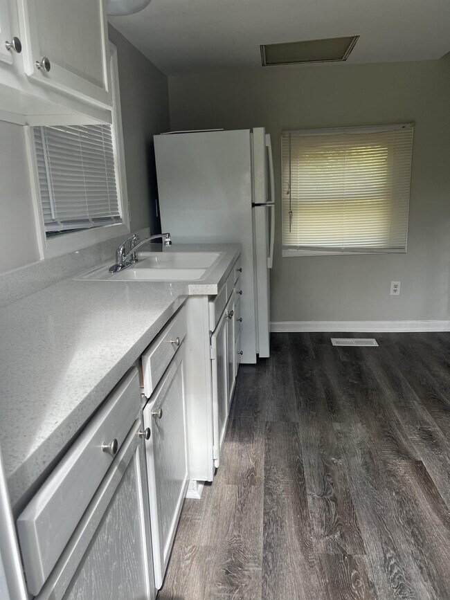 Building Photo - 1104 Rucker St