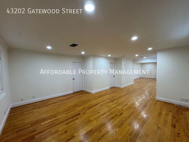 Foto del edificio - 43202 Gatewood St