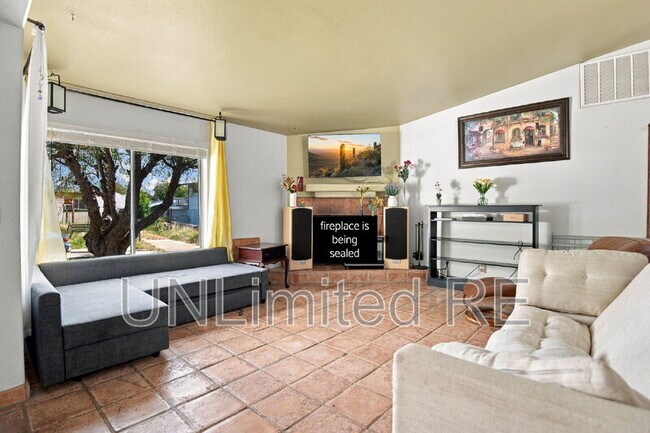 Foto del edificio - 3565 N Manor Rd
