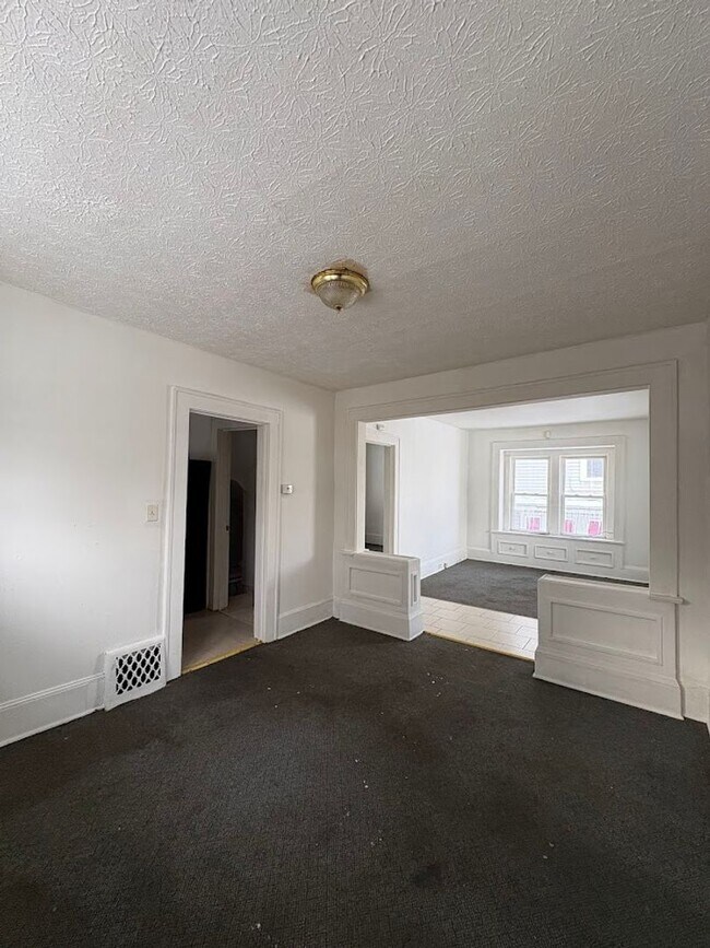 Foto del edificio - Three bedroom one bathroom home for rent