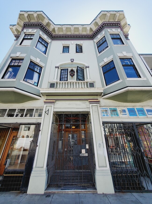 Building Photo - 685 Haight St