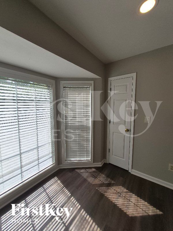 Foto del edificio - 4808 Woodlands Pkwy