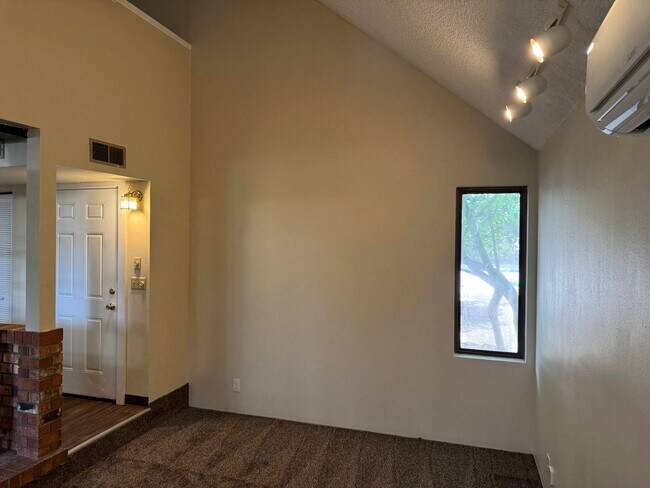 Foto del edificio - 2590 Jefferson St