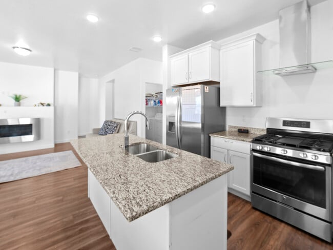 Building Photo - Modern Gem in West Jordan!