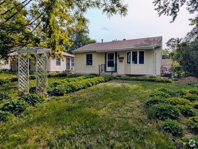 Building Photo - 3621 Sumter Ave S