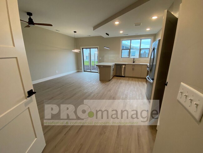 Foto del edificio - Townhouse with 3 bedrooms / 2 bathrooms in...