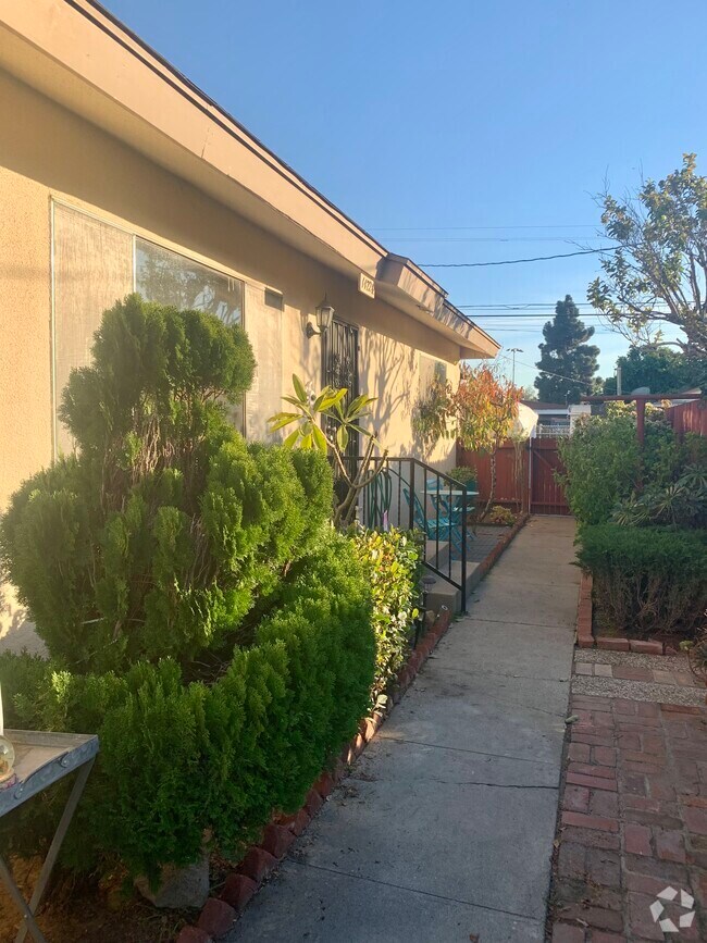 Angel Gate Student Apartments for Rent Los Angeles, CA 1 Rentals