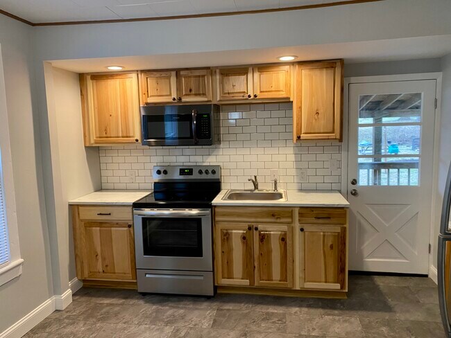 Kitchen - 45 Huffman St